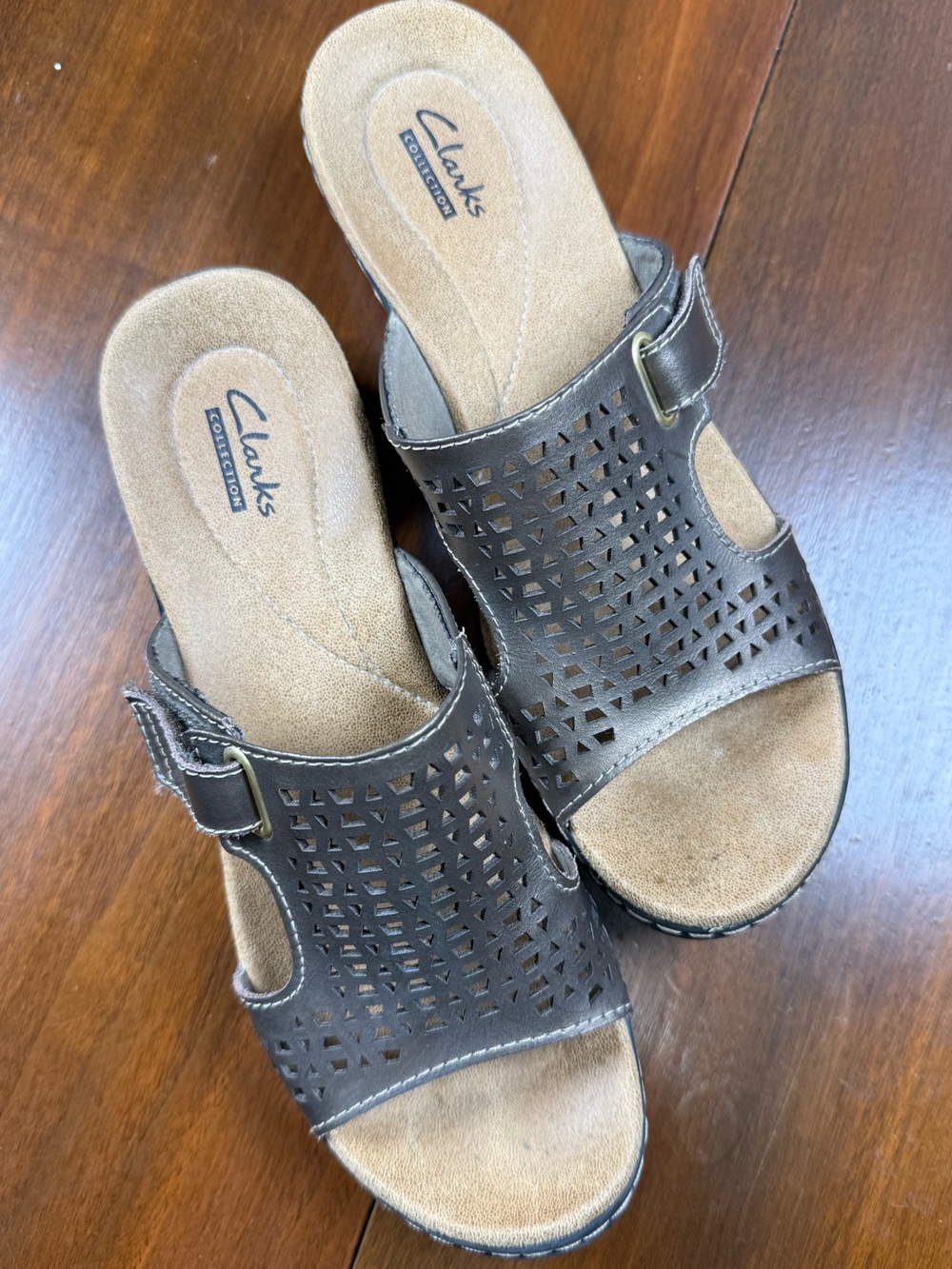 Clarks Collection Women’s Size 7 Bronze Leather Slide Sandals Comfort Shoes